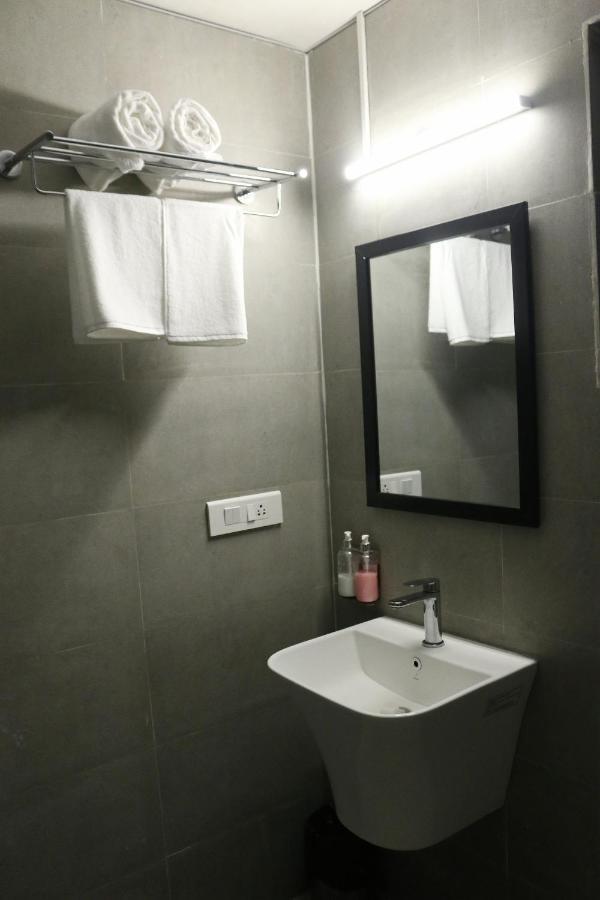 Hotel Sm Hives Bhubaneswar Zewnętrze zdjęcie