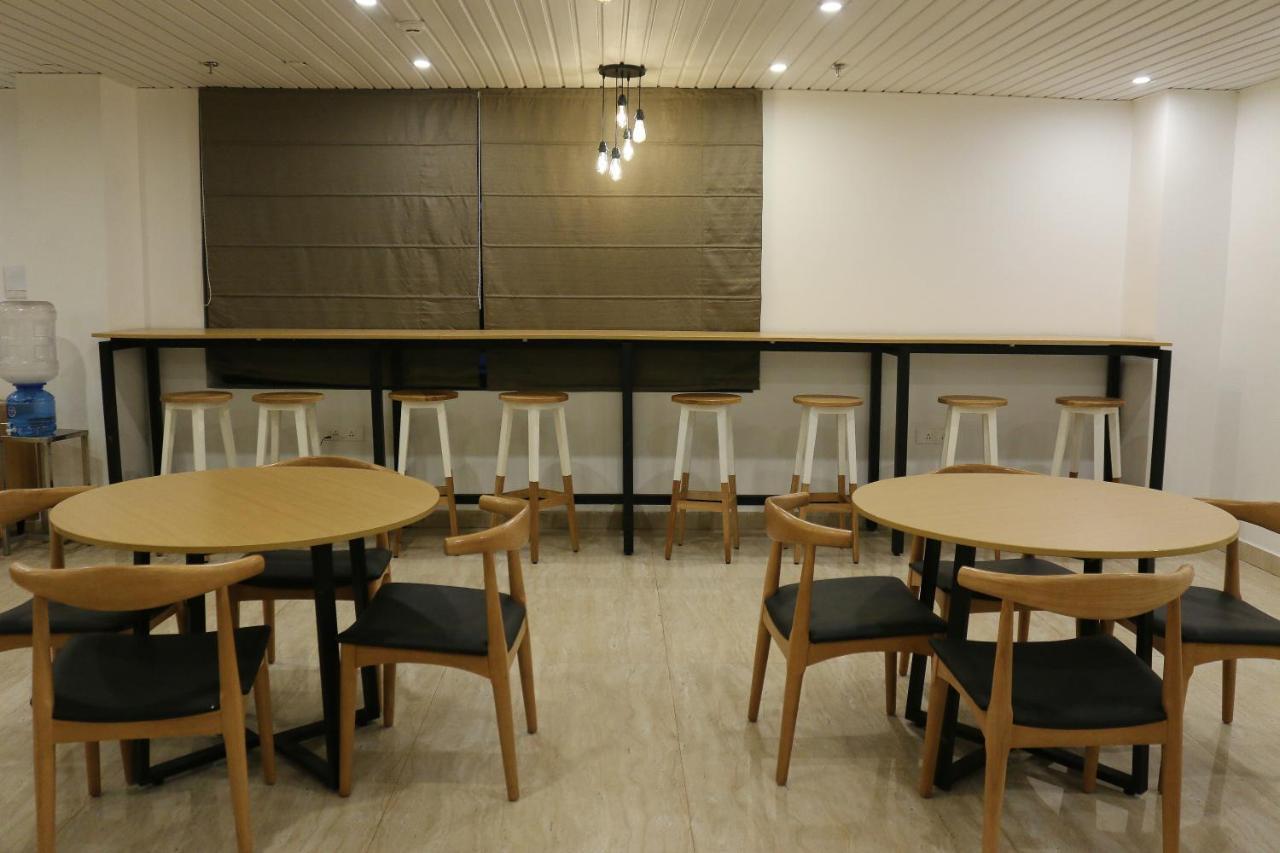 Hotel Sm Hives Bhubaneswar Zewnętrze zdjęcie