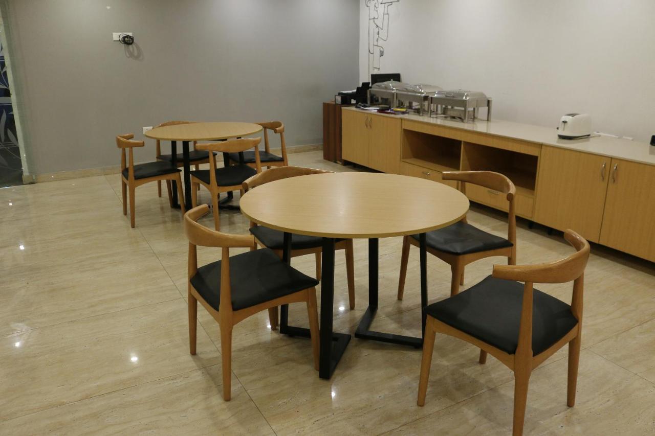 Hotel Sm Hives Bhubaneswar Zewnętrze zdjęcie